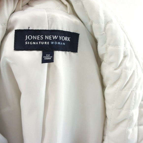 Jones  new york white quiled belted coat size 1X - Picture 3 of 7